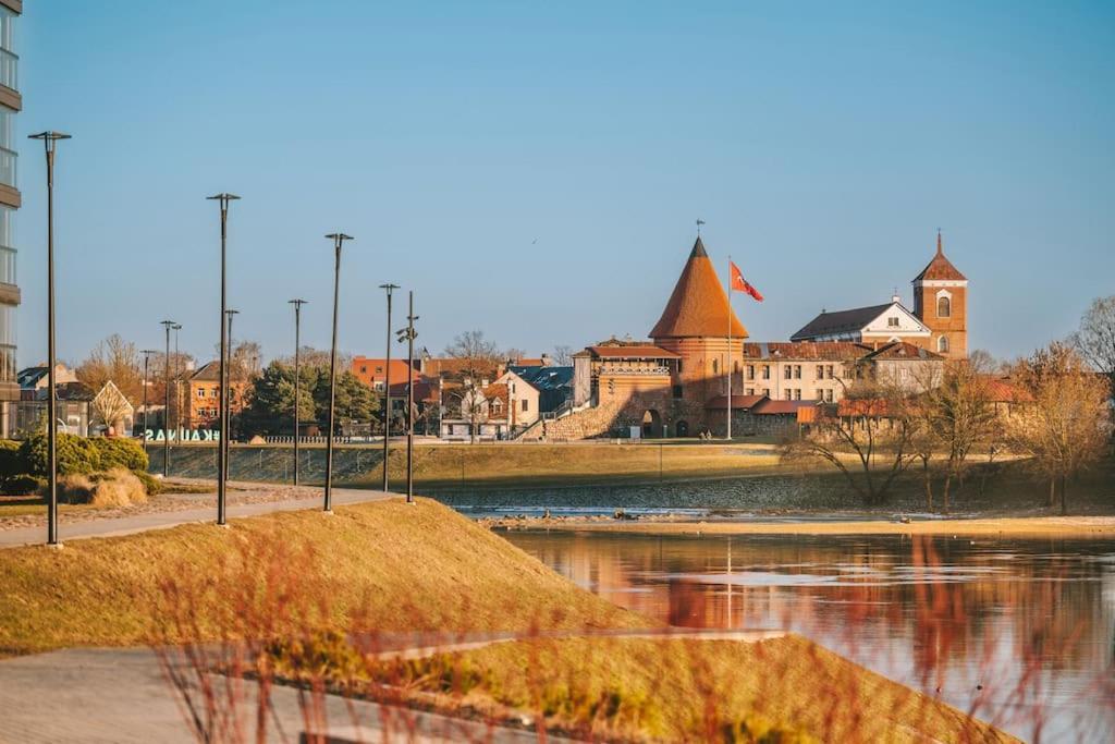 Bright Kaunas Apartment With Castle View Ngoại thất bức ảnh