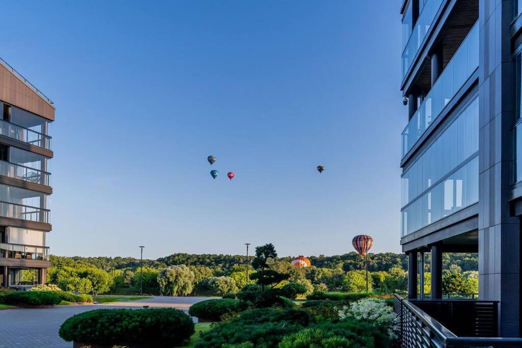 Bright Kaunas Apartment With Castle View Ngoại thất bức ảnh
