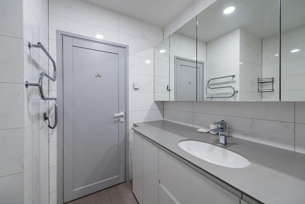 Bright Kaunas Apartment With Castle View Ngoại thất bức ảnh