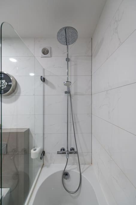 Bright Kaunas Apartment With Castle View Ngoại thất bức ảnh