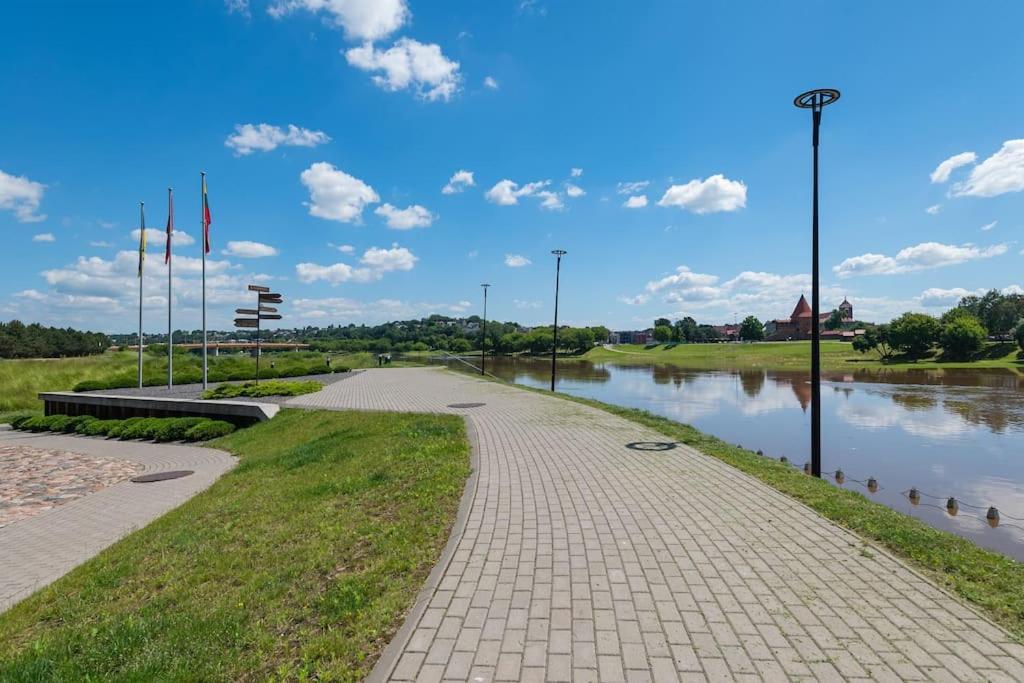 Bright Kaunas Apartment With Castle View Ngoại thất bức ảnh