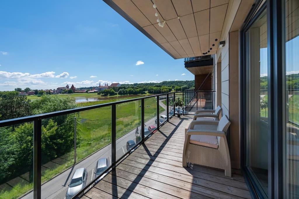 Bright Kaunas Apartment With Castle View Ngoại thất bức ảnh